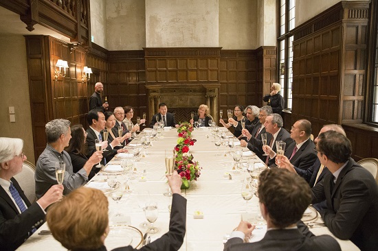 7、哈佛校长设宴招待许家印一行.jpg